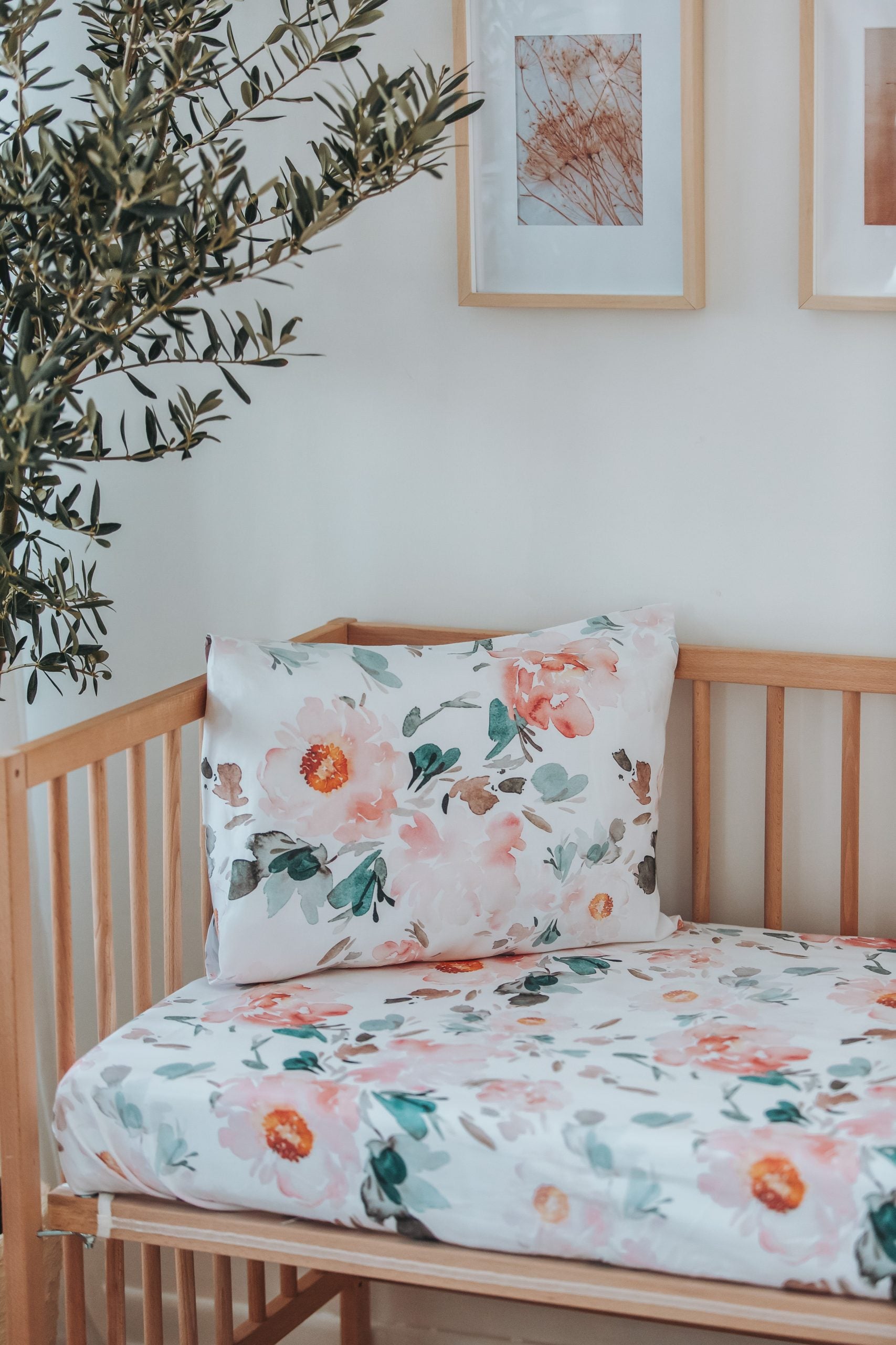 Watercolor Flower Crib Sheet - Blzandco