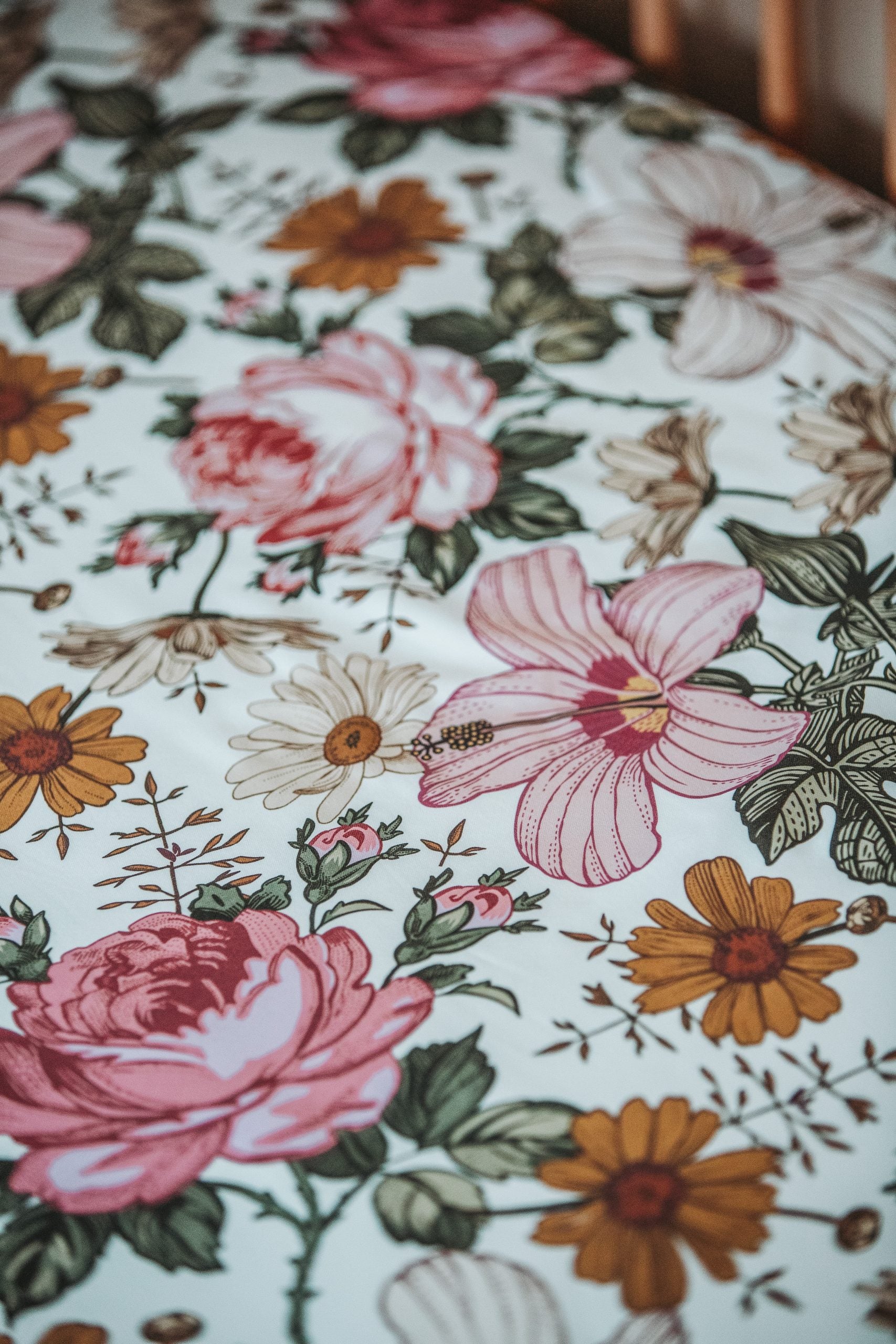 Hibiscus Vintage Rose Fitted Crib Sheet - Blzandco