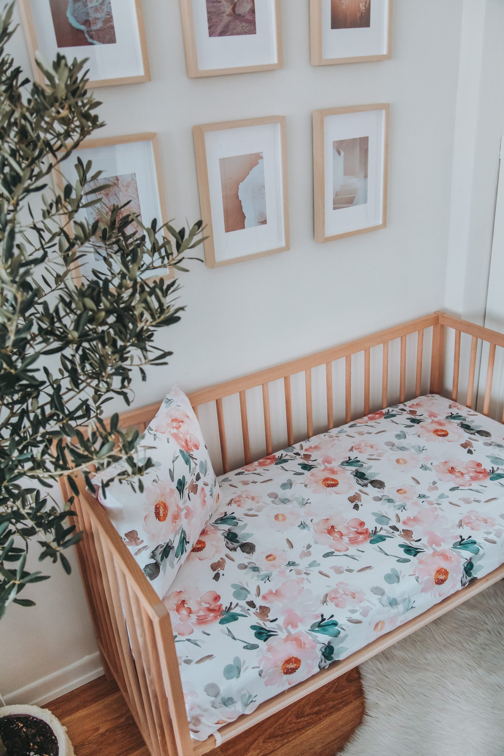 Watercolor Flower Crib Sheet - Blzandco