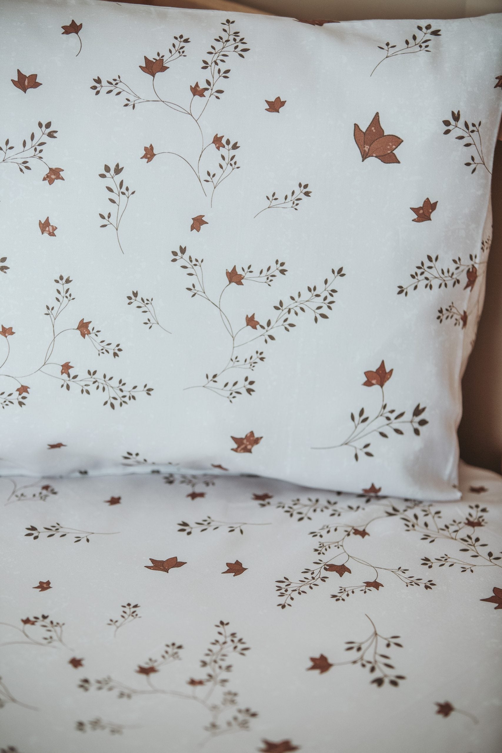 Brown Ivy Fitted Crib Sheet - Blzandco