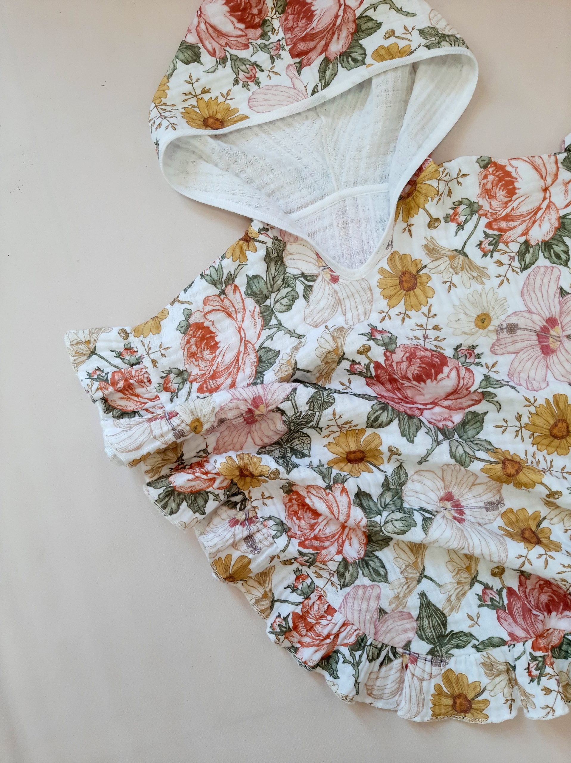 Hibiscus Vintage Rose Poncho With Ruffles - Blzandco