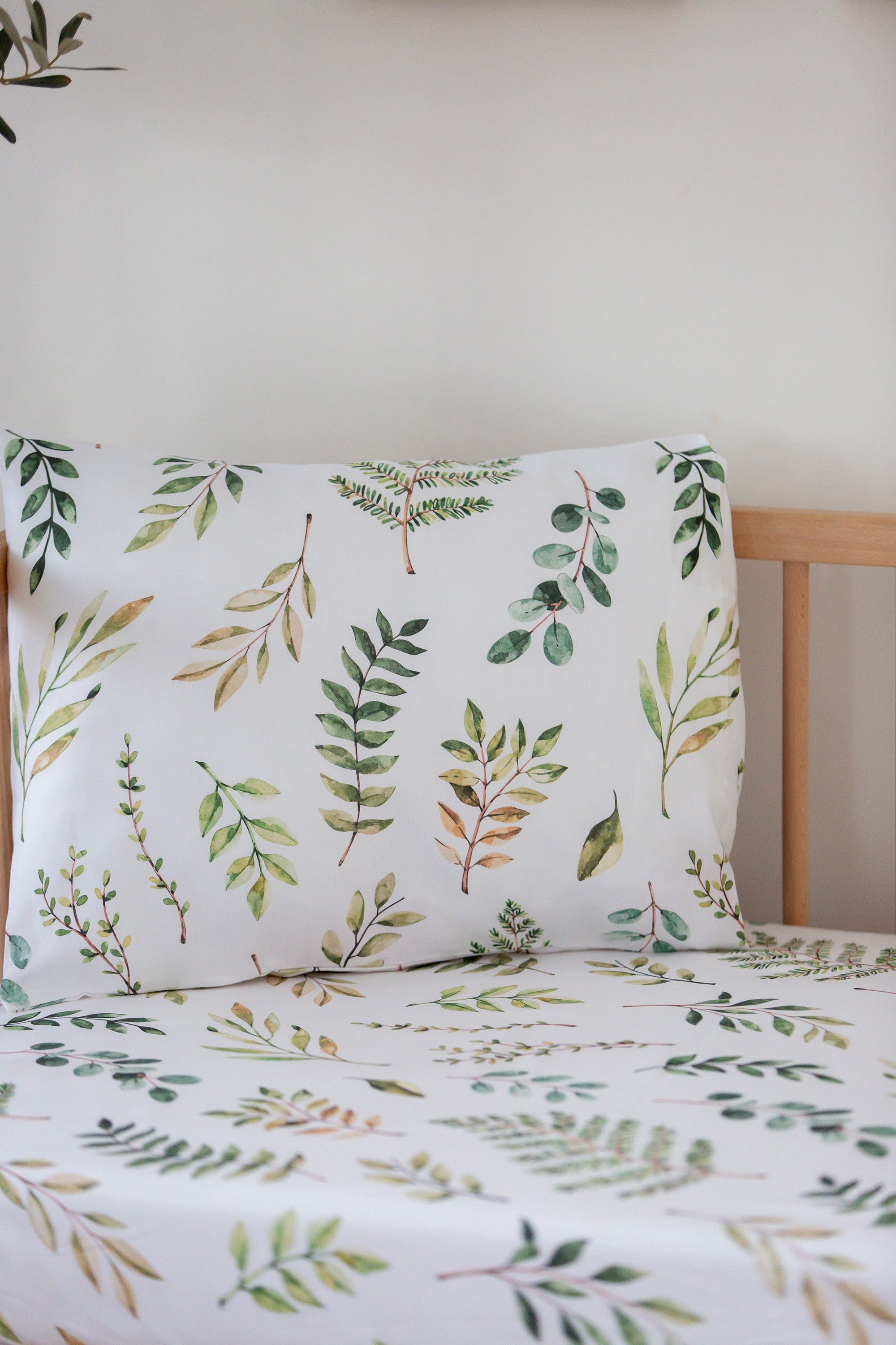 Naturel Leaf Forest Fitted Crib Sheet - Blzandco