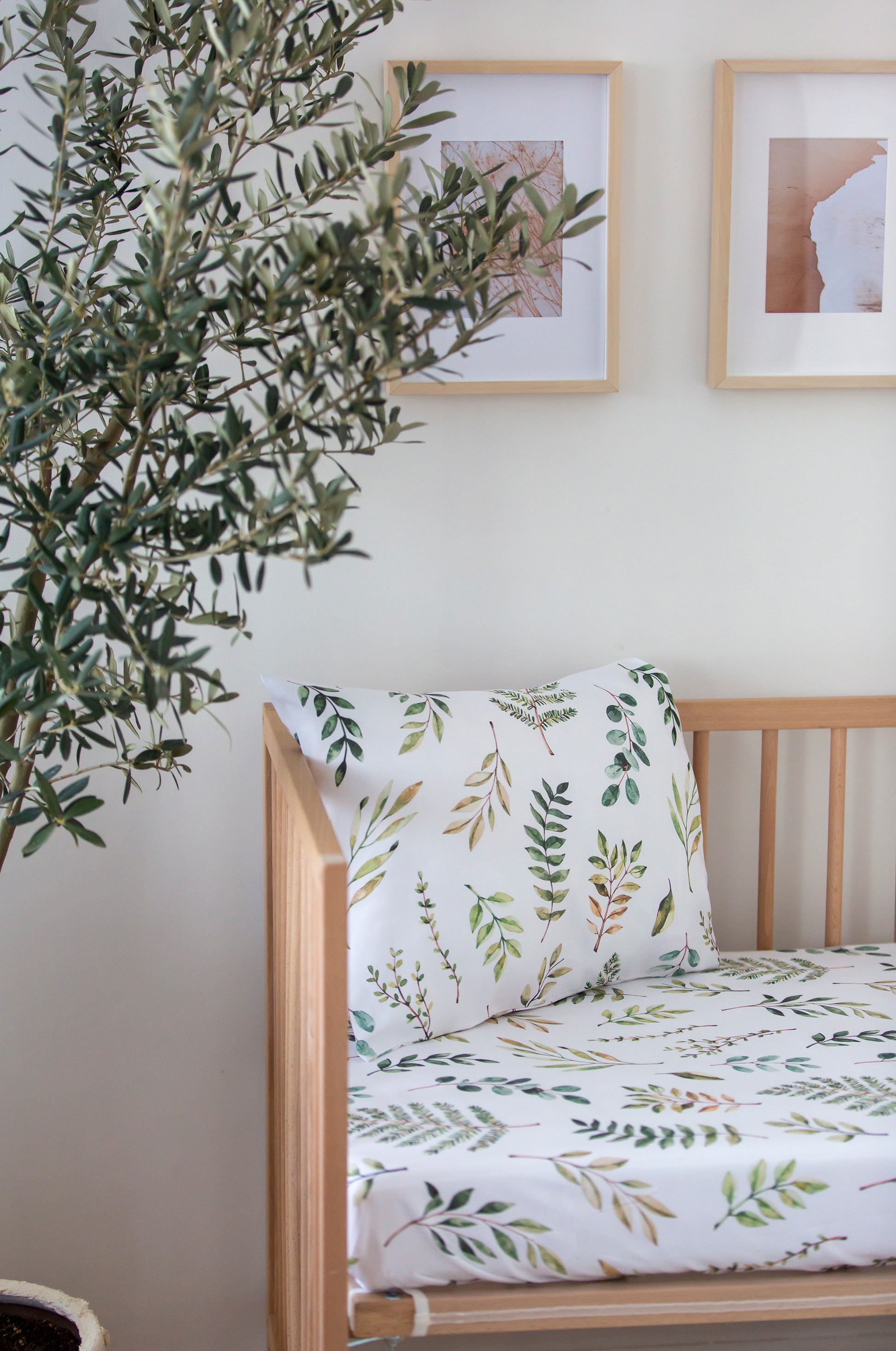 Naturel Leaf Forest Fitted Crib Sheet - Blzandco