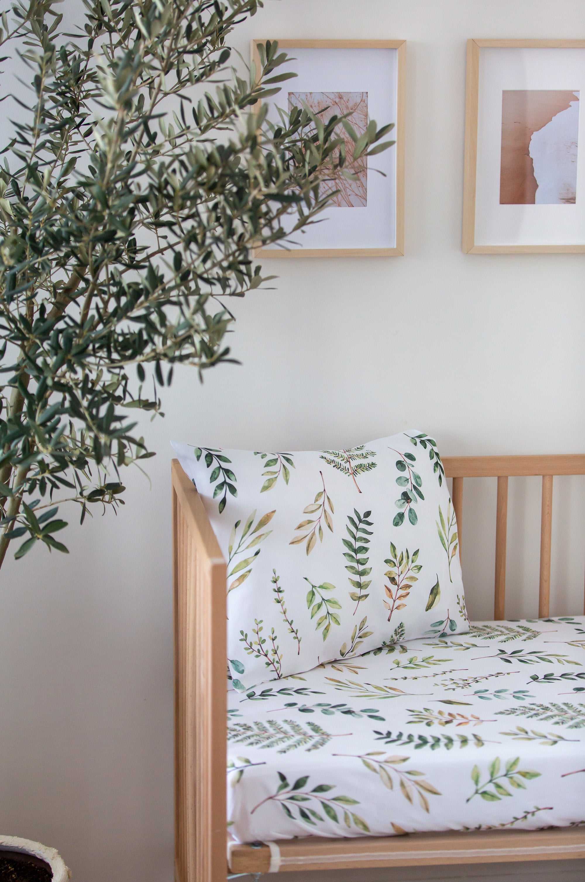 Naturel Leaf Forest Fitted Crib Sheet - Blzandco