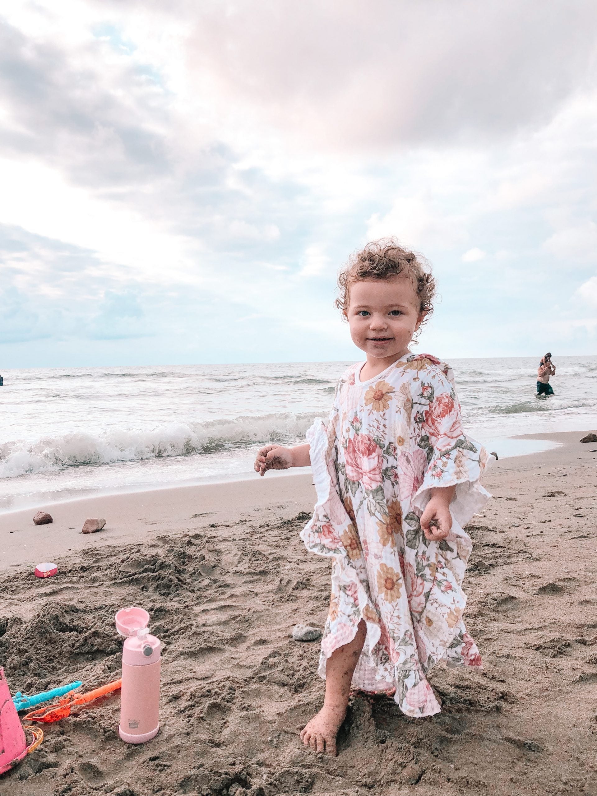 Hibiscus Vintage Rose Poncho With Ruffles - Blzandco