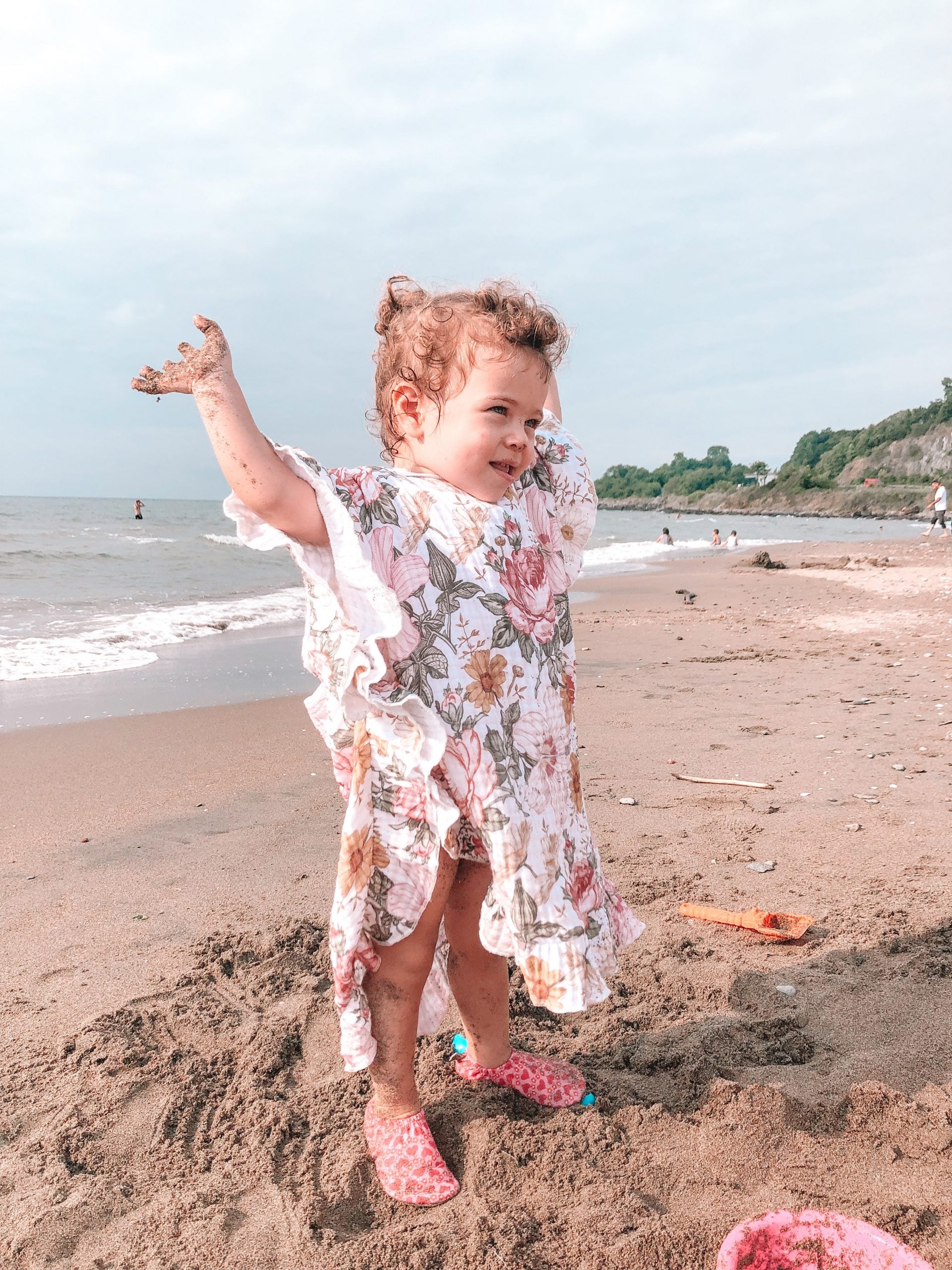 Hibiscus Vintage Rose Poncho With Ruffles - Blzandco