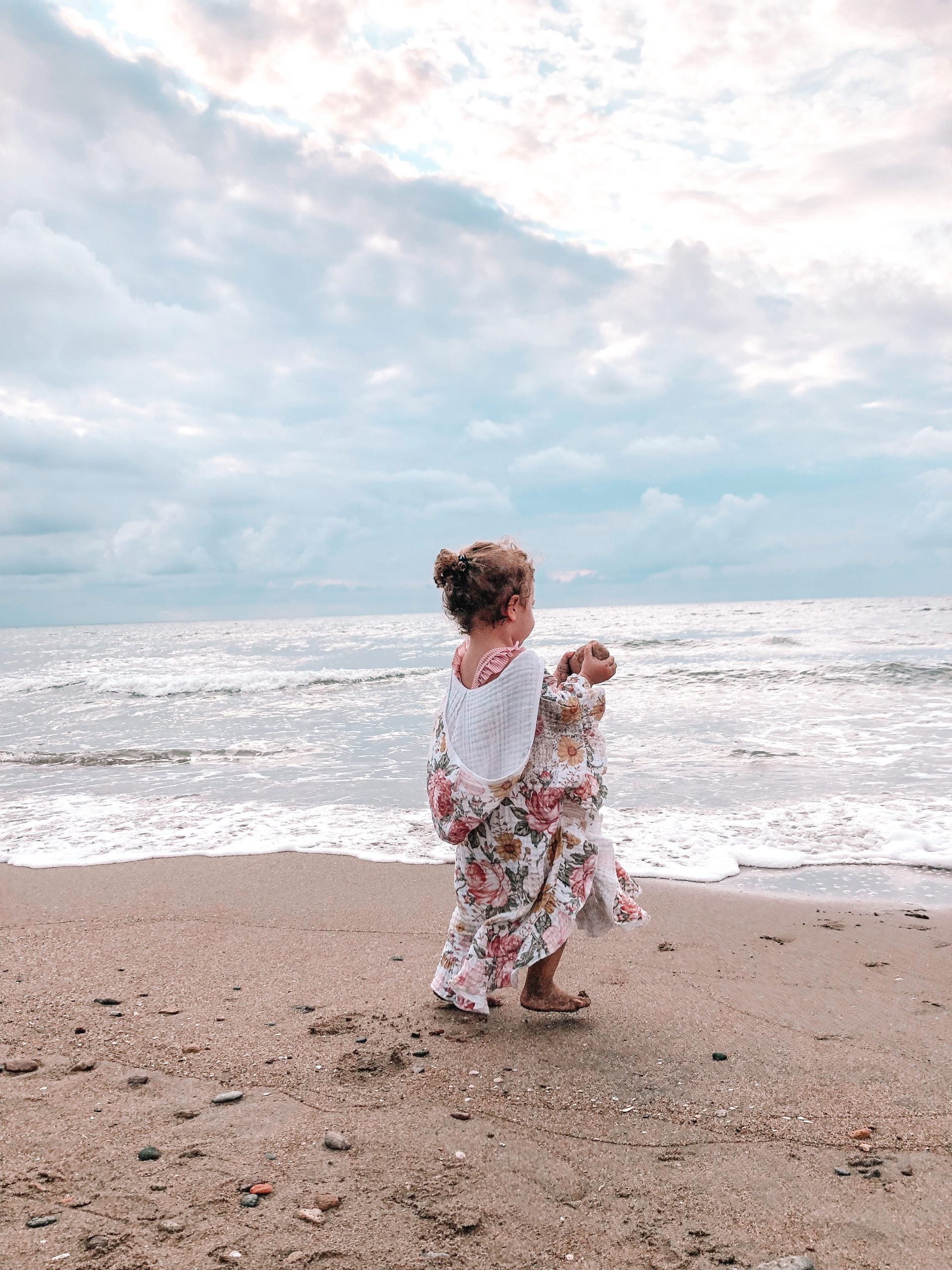 Hibiscus Vintage Rose Poncho With Ruffles - Blzandco