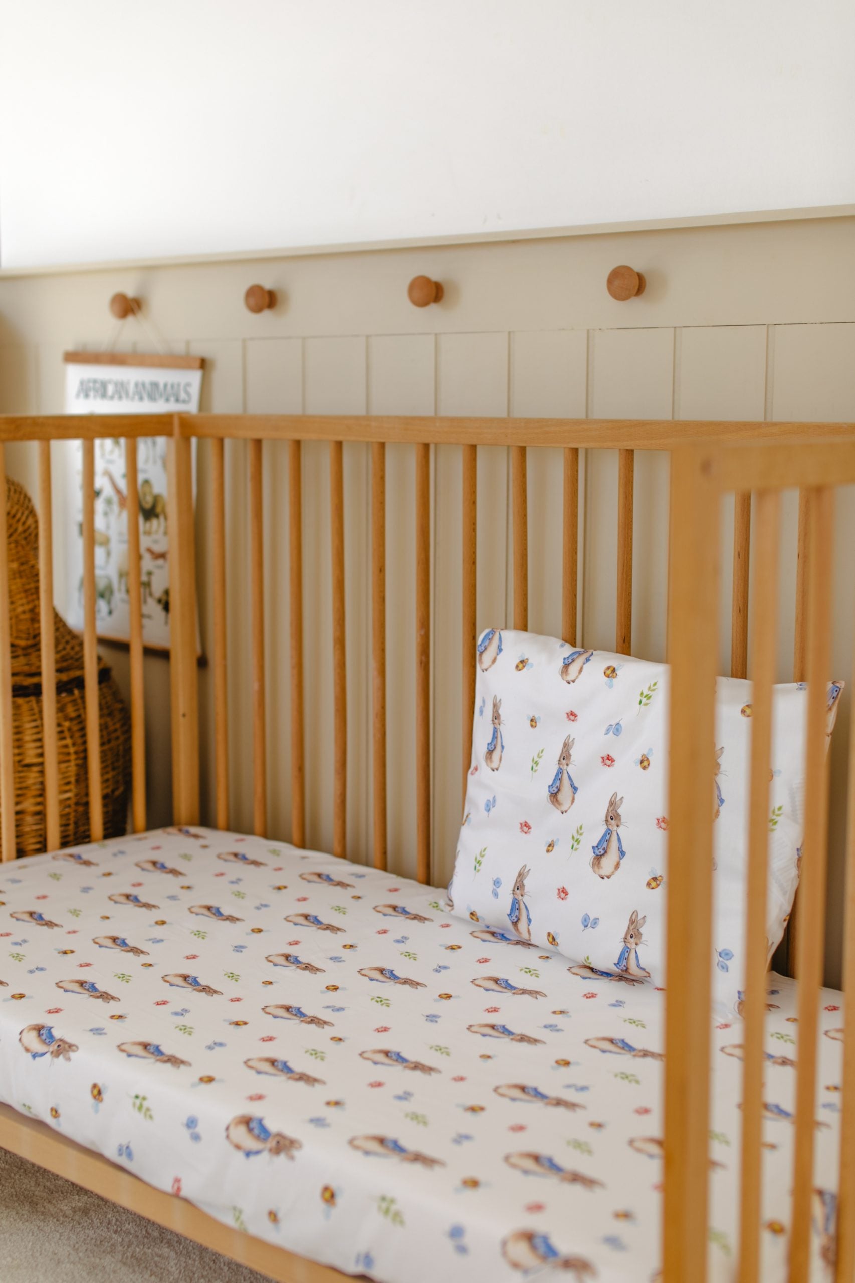 Peter Rabbit Beige Crib Sheet - Blzandco