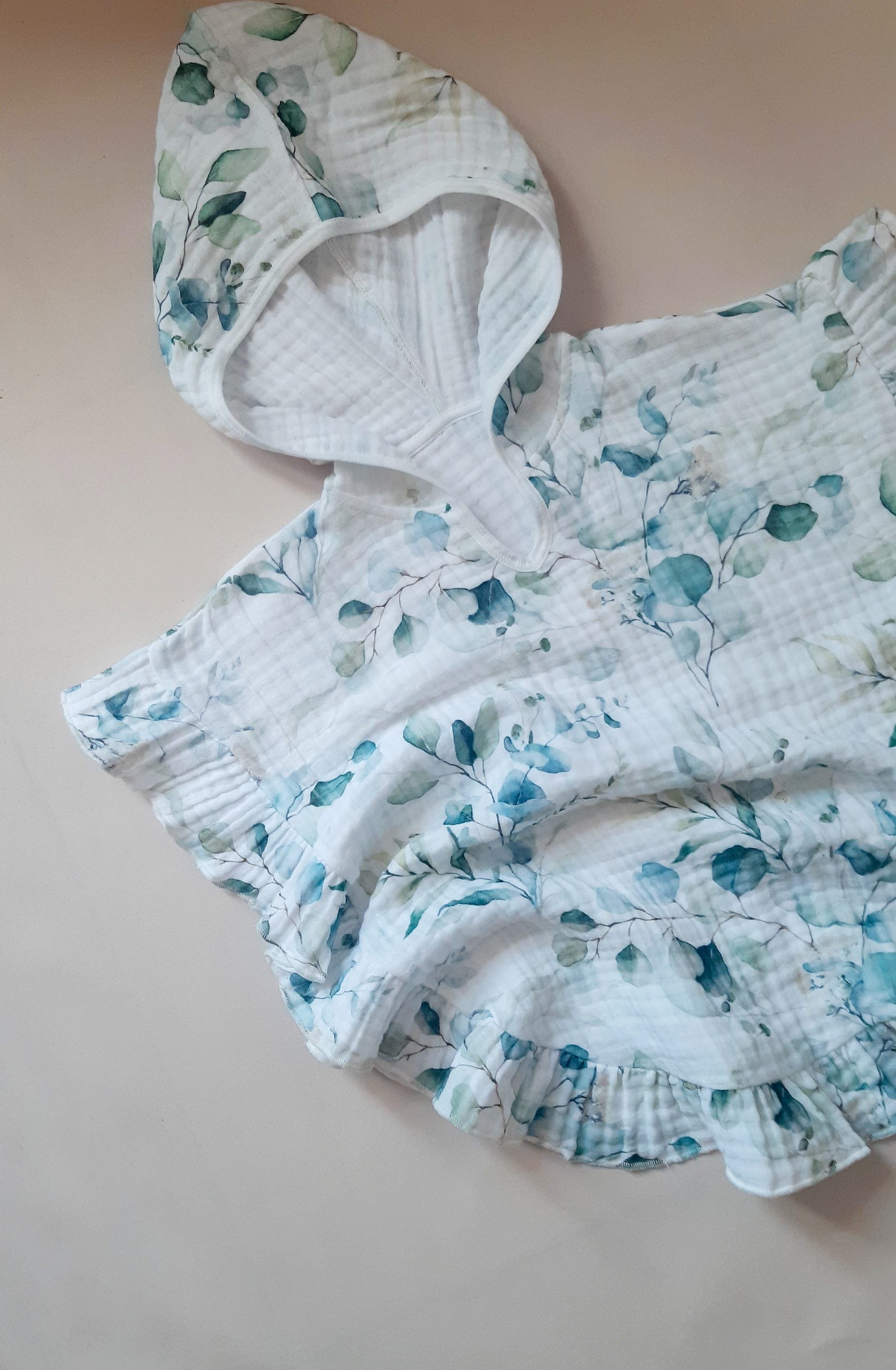 Eucalyptus Poncho With Ruffles - Blzandco