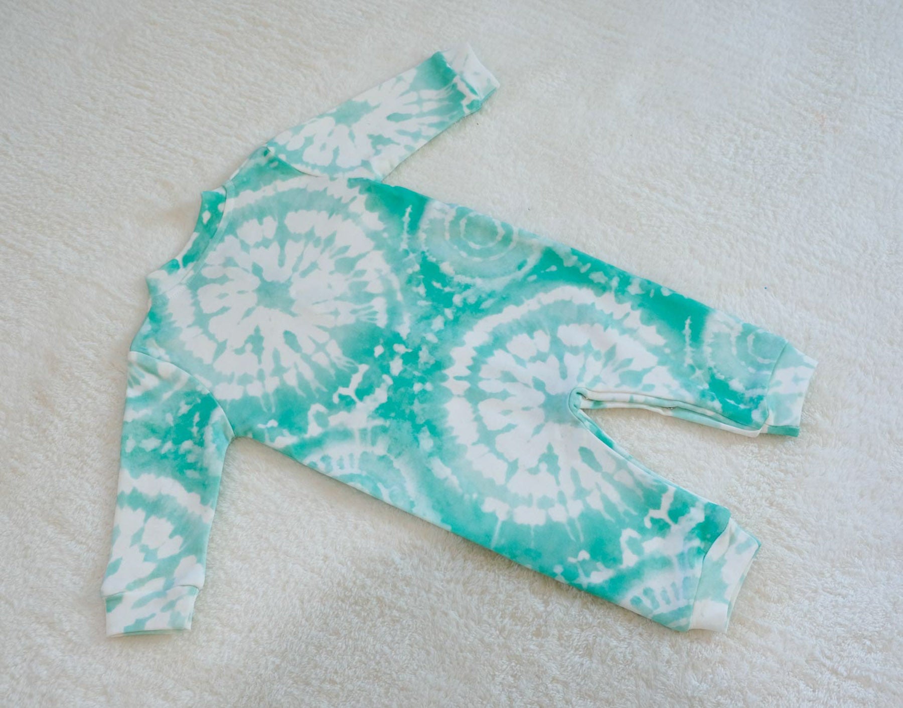 Green Batik Baby Bodysuit &amp; Hat - Blzandco