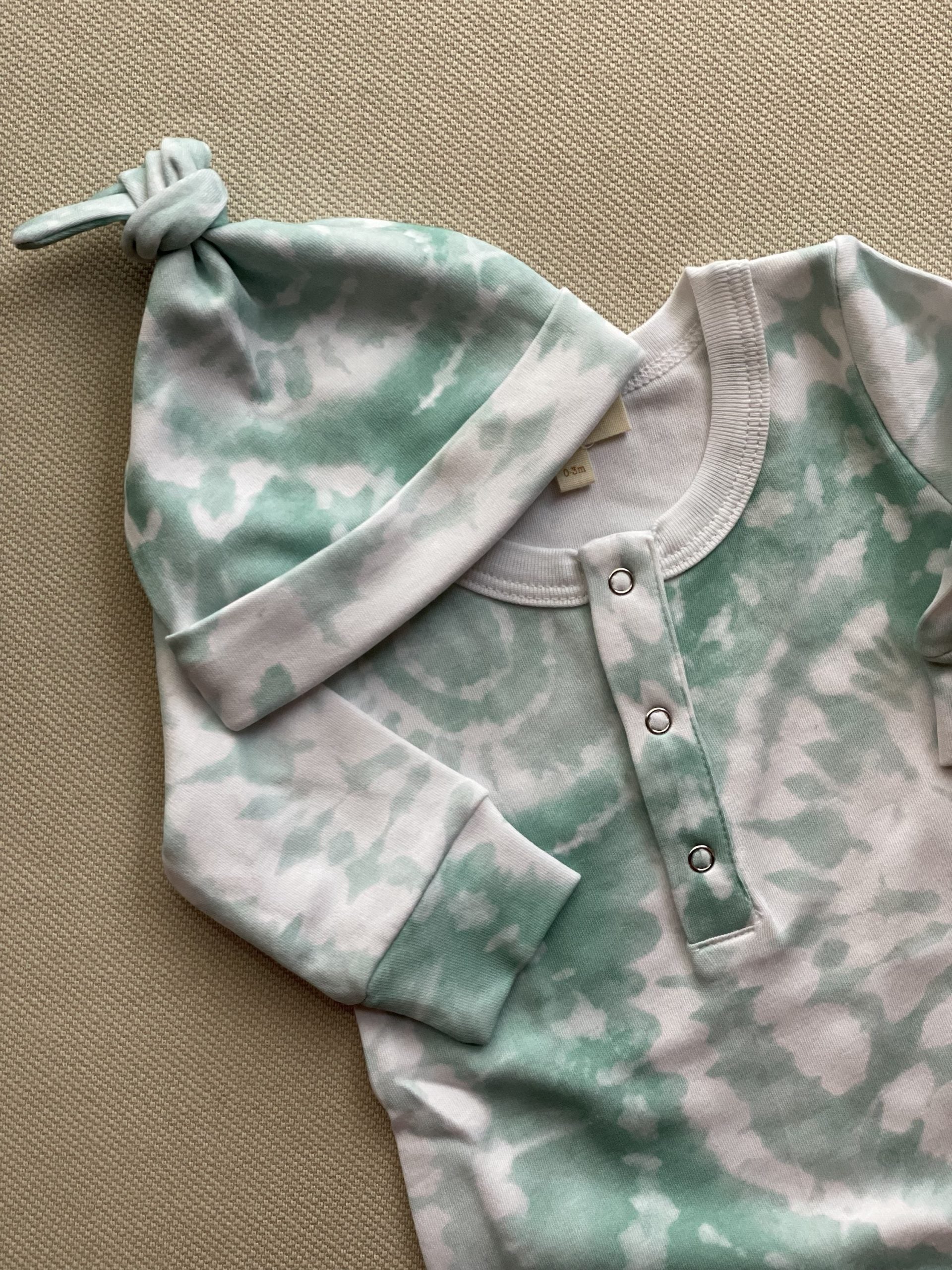 Green Batik Baby Bodysuit &amp; Hat - Blzandco