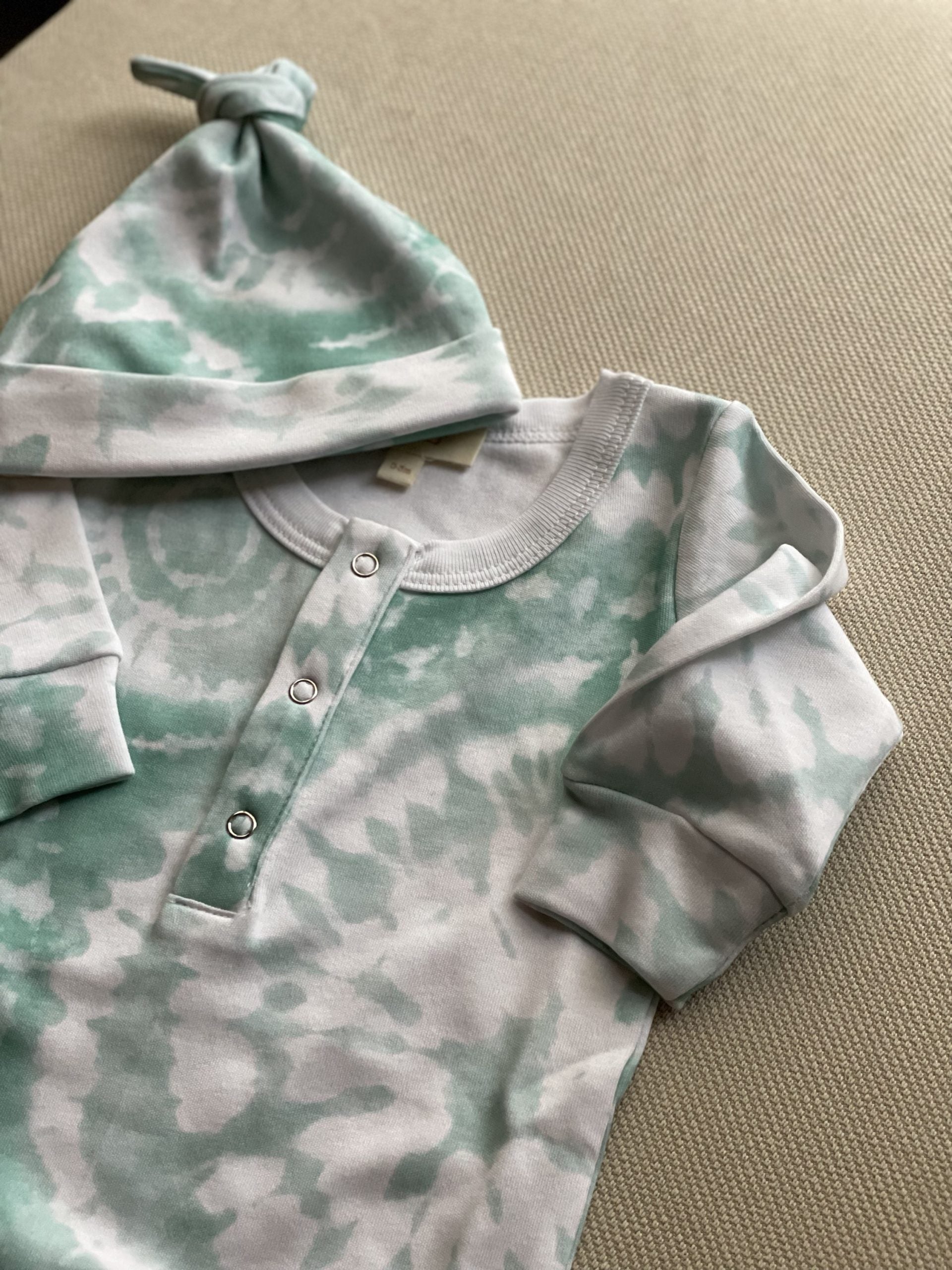 Green Batik Baby Bodysuit &amp; Hat - Blzandco
