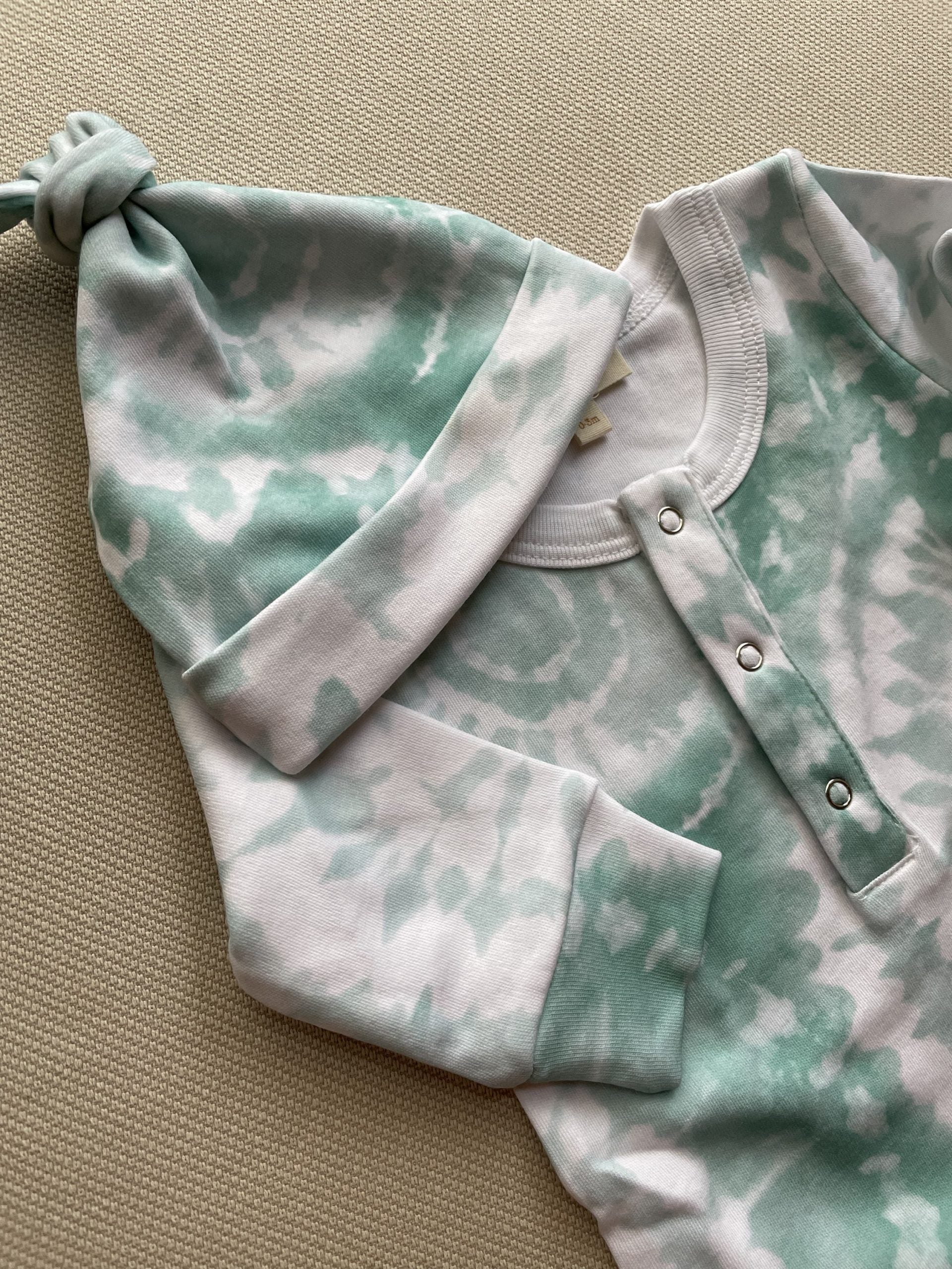 Green Batik Baby Bodysuit &amp; Hat - Blzandco
