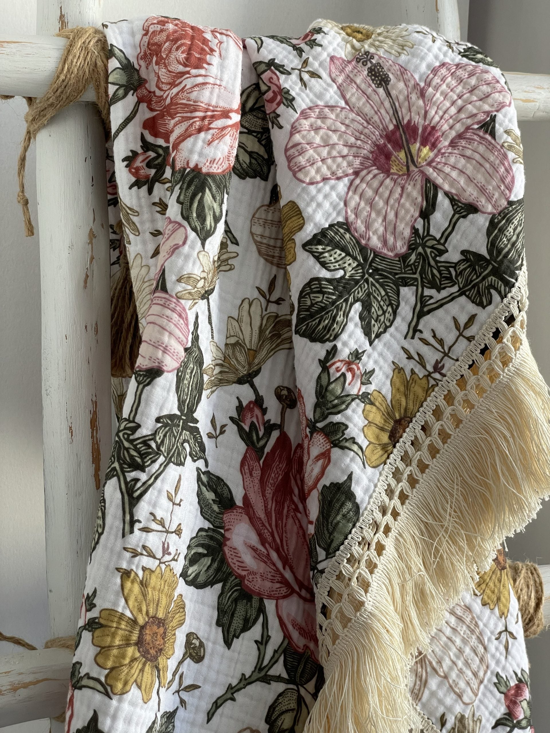 Hibiscus Vintage Rose Tassel Muslin Blanket - Blzandco