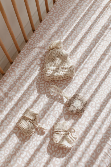 Handmade Knitted Beanie with PomPom and Baby Booties - Blzandco