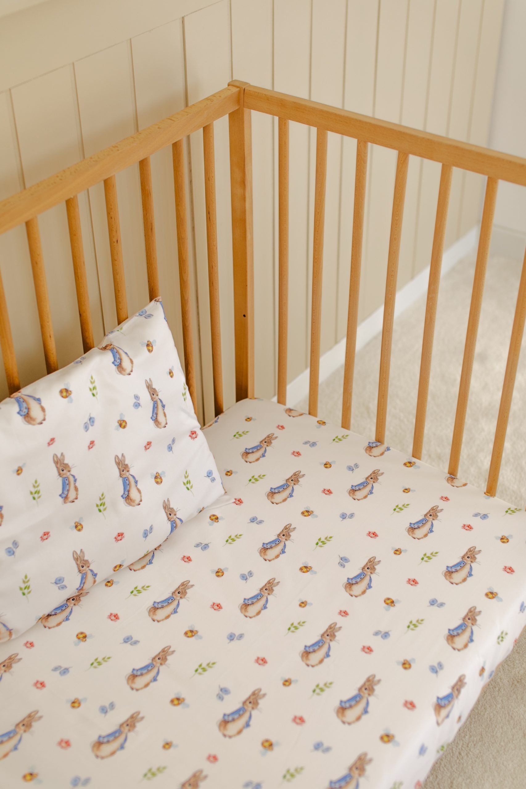 Peter rabbit shop crib sheet